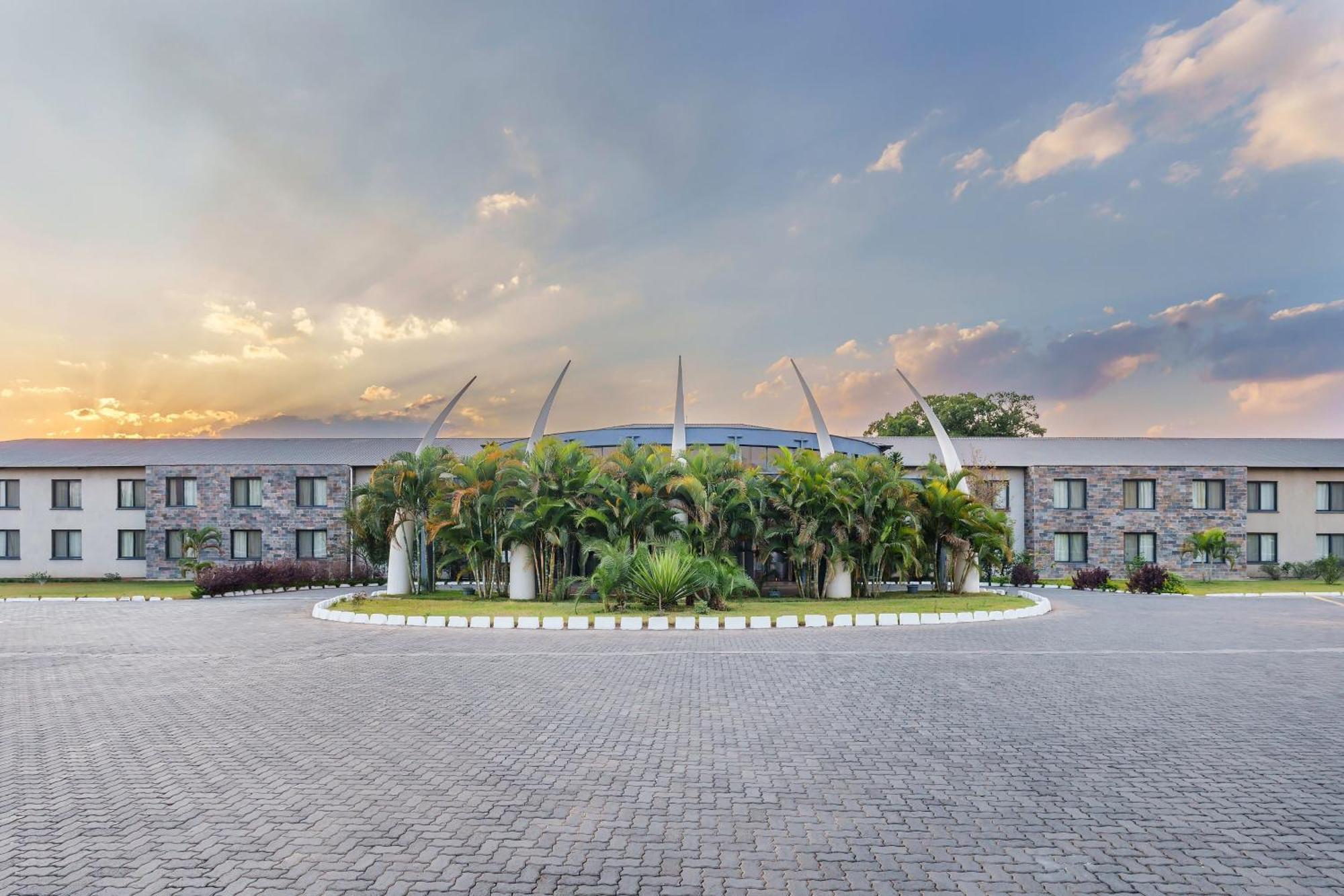 Protea Hotel By Marriott Ндола Екстериор снимка