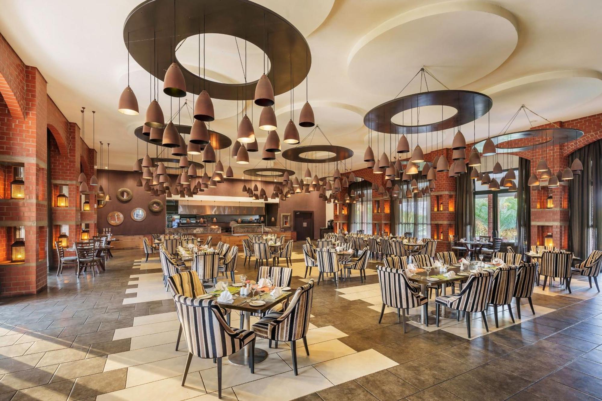 Protea Hotel By Marriott Ндола Екстериор снимка
