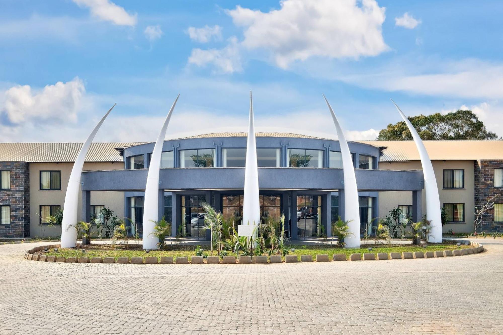 Protea Hotel By Marriott Ндола Екстериор снимка